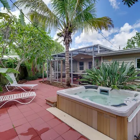 Satellite Beach Sunshine House With Hot Tub!